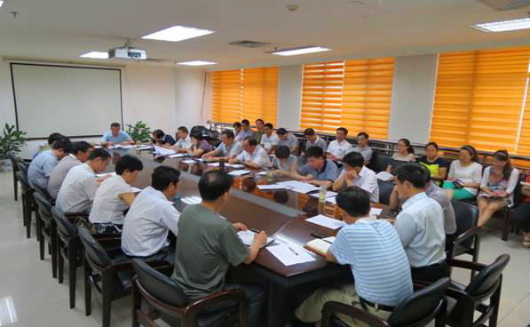 積極貫徹政府會(huì )議精神 迎接“十一黃金周” 迪尼斯酒店開(kāi)元店組織全體員工認真學(xué)習《食品安全法》