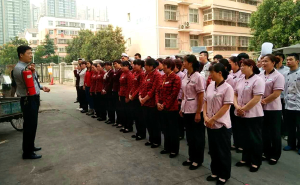 火災防范常抓不懈 安全演練警鐘長(cháng)鳴 ——迪尼斯酒店開(kāi)元店成功舉辦消防演練